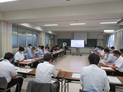 第１回県立高等学校改革懇談会の様子